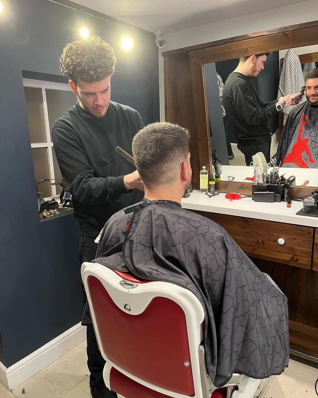 Elliot, Barber